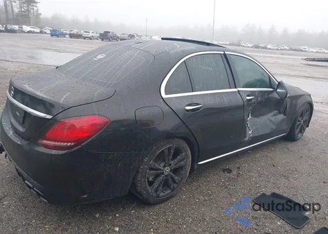 2019 Mercedes-Benz C 300 z USA, uszkodzony, nr VIN 55SWF8DB5KU307749